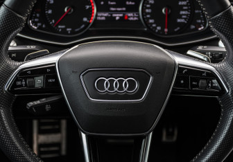Подержанный автомобиль Audi A7 2018 года (14 фото)