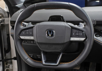 Подержанный автомобиль Changan UNI-V 2024 года (18 фото)