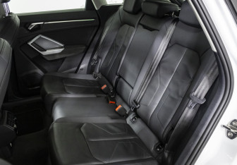 Подержанный автомобиль Audi Q3 2020 года (15 фото)