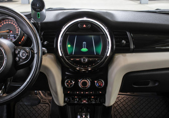 Подержанный автомобиль MINI Hatch 2018 года (15 фото)