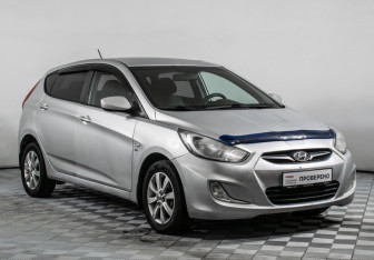 Подержанный автомобиль Hyundai Solaris Hatchback 2011 года (3 фото)