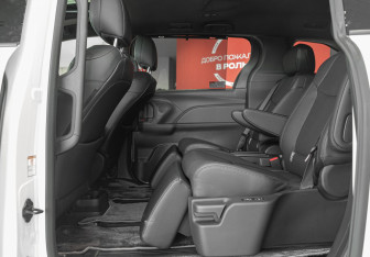 Новый Toyota Sienna 2024 (35 фото)