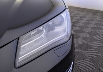 Подержанный автомобиль Audi A8 2013 года (11 фото)