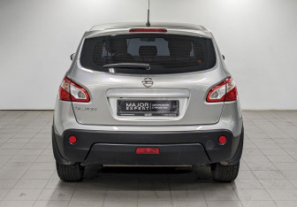 Подержанный автомобиль Nissan Qashqai 2012 года (6 фото)