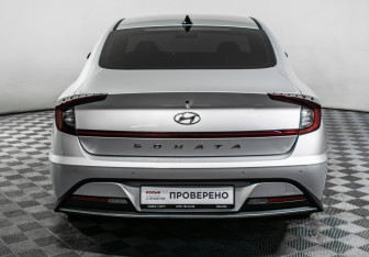 Подержанный автомобиль Hyundai Sonata 2021 года (6 фото)
