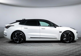 Подержанный автомобиль Zeekr 001 2023 года (4 фото)