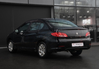 Подержанный автомобиль Peugeot 408 2014 года (7 фото)