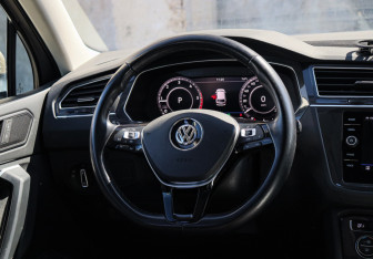 Подержанный автомобиль Volkswagen Tiguan 2018 года (12 фото)