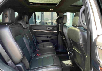Подержанный автомобиль Ford Explorer 2018 года (12 фото)