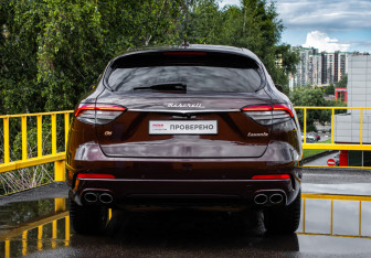 Подержанный автомобиль Maserati Levante 2017 года (5 фото)