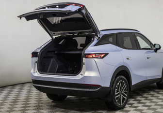 Подержанный автомобиль Omoda C7 2025 года (16 фото)