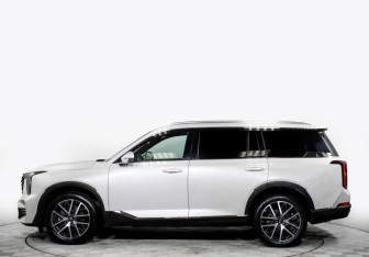 Подержанный автомобиль GAC GS8 2023 года (8 фото)