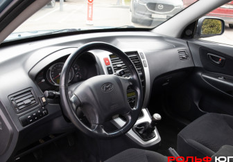 Подержанный автомобиль Hyundai Tucson 2006 года (11 фото)