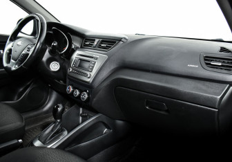 Подержанный автомобиль Kia Rio Hatchback 2017 года (8 фото)