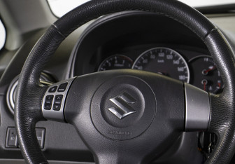 Подержанный автомобиль Suzuki SX4 Hatchback 2009 года (14 фото)