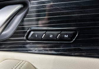 Подержанный автомобиль Geely Monjaro 2022 года (17 фото)