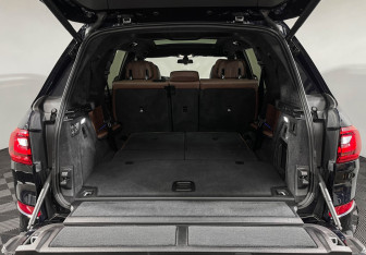 Подержанный автомобиль BMW X7 2020 года (9 фото)