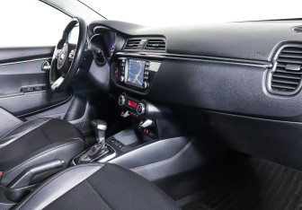 Подержанный автомобиль Kia Rio Hatchback 2018 года (9 фото)