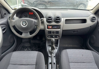 Подержанный автомобиль Renault Sandero 2013 года (9 фото)