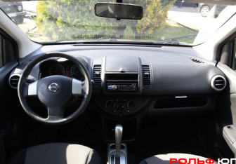 Подержанный автомобиль Nissan Note 2011 года (11 фото)