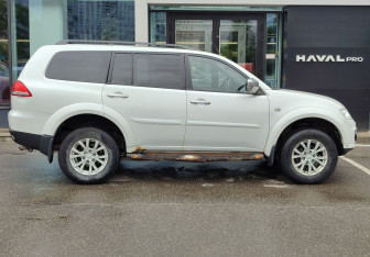Подержанный автомобиль Mitsubishi Pajero Sport 2014 года (4 фото)
