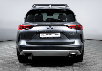 Подержанный автомобиль Infiniti QX50 2018 года (6 фото)