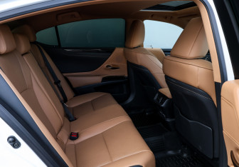 Подержанный автомобиль Lexus ES 2021 года (11 фото)