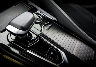 Подержанный автомобиль Geely Monjaro 2024 года (28 фото)