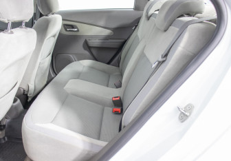 Подержанный автомобиль Chevrolet Cobalt Sedan 2014 года (11 фото)