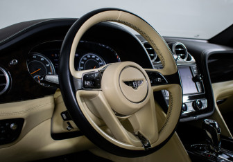 Подержанный автомобиль Bentley Bentayga 2016 года (16 фото)