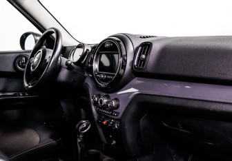 Подержанный автомобиль MINI Countryman 2019 года (9 фото)