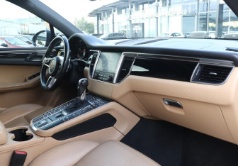 Подержанный автомобиль Porsche Macan 2016 года (9 фото)