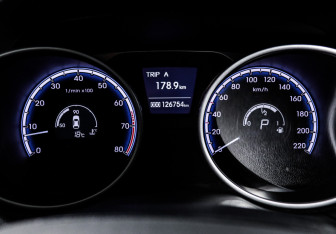 Подержанный автомобиль Hyundai ix35 2010 года (11 фото)