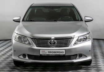 Подержанный автомобиль Toyota Camry Sedan 2013 года (2 фото)