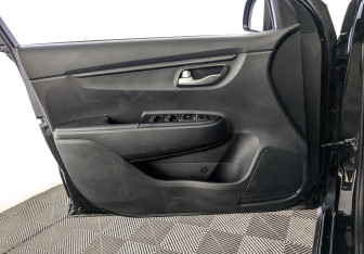 Подержанный автомобиль Kia Rio Hatchback 2021 года (18 фото)