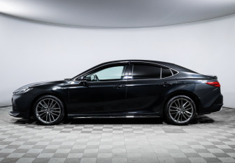 Подержанный автомобиль Toyota Camry Sedan 2024 года (8 фото)