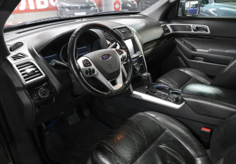 Подержанный автомобиль Ford Explorer 2011 года (14 фото)