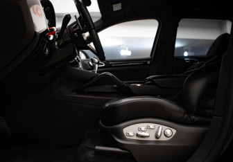 Подержанный автомобиль Porsche Cayenne 2015 года (23 фото)