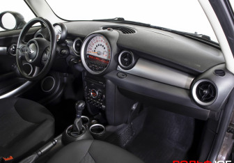 Подержанный автомобиль MINI Hatch 2011 года (9 фото)