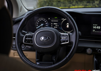 Подержанный автомобиль Kia Carnival 2021 года (15 фото)