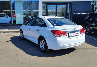 Подержанный автомобиль Chevrolet Cruze Sedan 2015 года (7 фото)