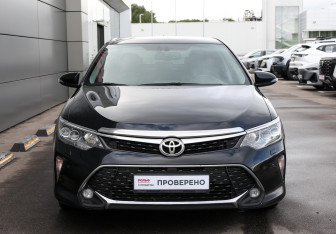 Подержанный автомобиль Toyota Camry Sedan 2017 года (2 фото)