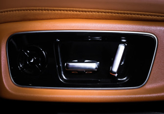 Подержанный автомобиль LiXiang L9 2023 года (20 фото)