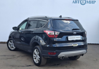 Подержанный автомобиль Ford Kuga 2016 года (7 фото)