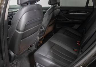 Подержанный автомобиль BMW X6 2015 года (11 фото)