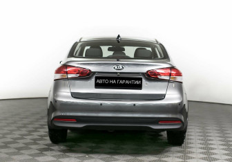 Подержанный автомобиль Kia Cerato Sedan 2017 года (5 фото)