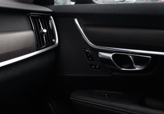 Подержанный автомобиль Volvo V90 Cross Country 2018 года (28 фото)