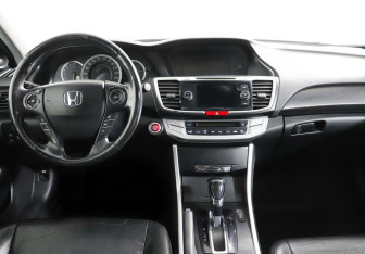 Подержанный автомобиль Honda Accord Sedan 2013 года (7 фото)
