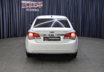 Подержанный автомобиль Chevrolet Cruze Sedan 2011 года (6 фото)