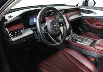 Подержанный автомобиль Hongqi H5 2024 года (9 фото)
